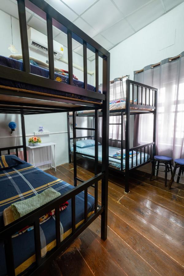 Sip N' Camp Hostel Bangkok Exterior photo